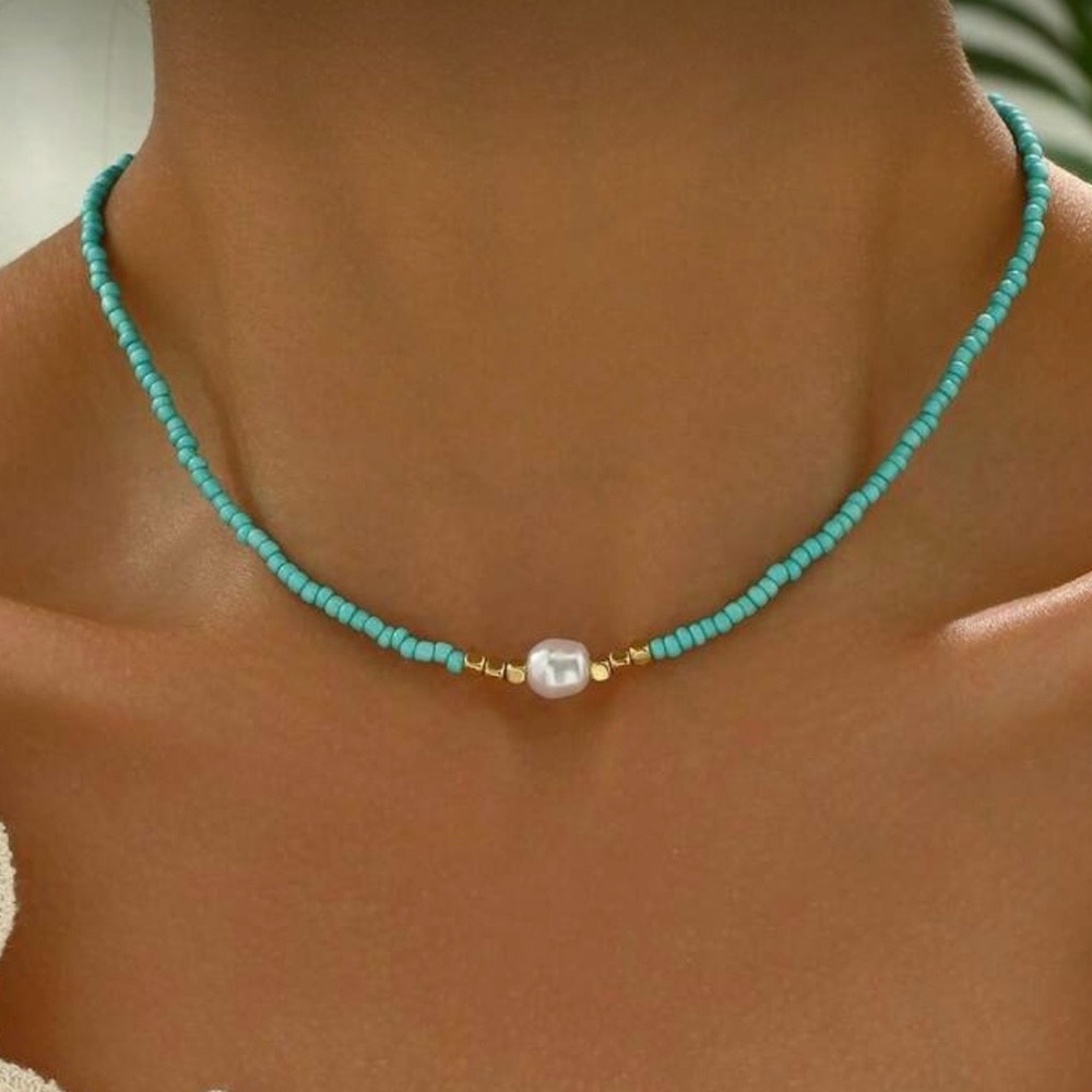 NWOT Turquoise Beaded Necklace with Pearl Accent